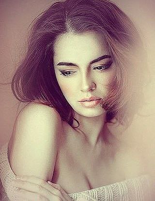 Скажи ,мой друг, куда спешили, Зачем искали этот рай, Где не дают покоя годы, А время шепчет:,, ...