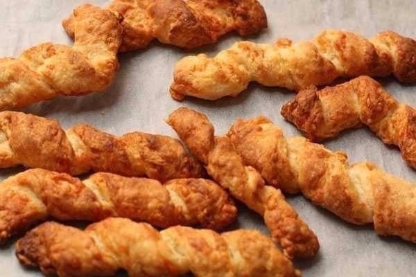 Сырные палочки к супу. Отличное дополнение к любым супам-пюре, а также к луковому супу. Ими с ... - 8