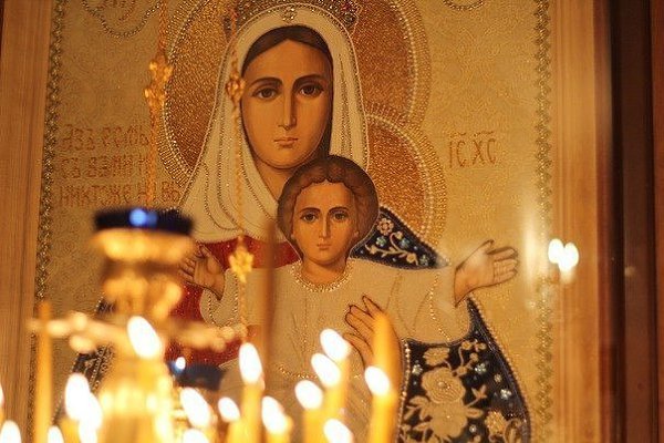 Пресвятая Богородица радуется, когда мы молимся Ей, читаем акафисты и каноны, ибо видит чистую ...