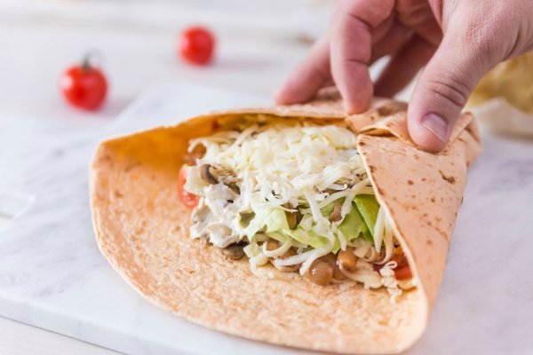 Бомба в лаваше.Ингредиенты:Фарш — 250 гСоль, пряности — по вкусуРастительное масло — для ... - 7