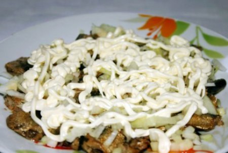 Салат со шпротами. Ингредиенты Шпроты консервированные - 1 банка Кукуруза консервированная - 1/2 ... - 4