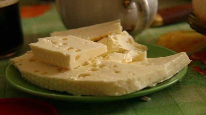 ДОМАШНИЙ СЫР.Такого вкусного ещё не пробовали...ИНГРЕДИЕНТЫ: 1 литр молока 1 ст.л.соли 200-300 г. ...