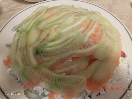 Суши - торт.Смотрится очень празднично и необычно!!!Продукты подойдут все , которые необходимы и для ... - 4