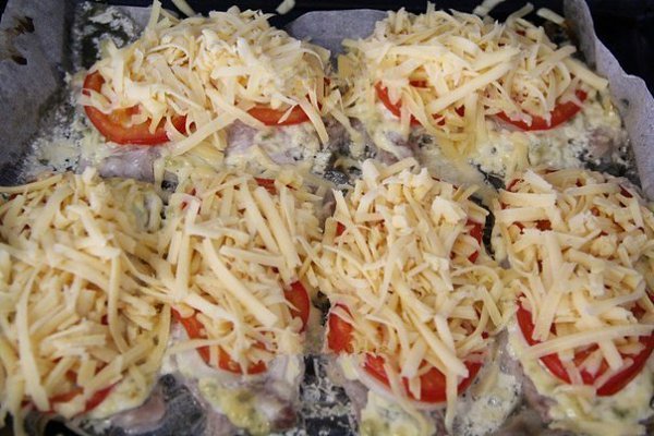 Свинина, запеченная с помидорами и сыром. Свинина, запеченная с помидорами и сыром, получается очень ... - 6