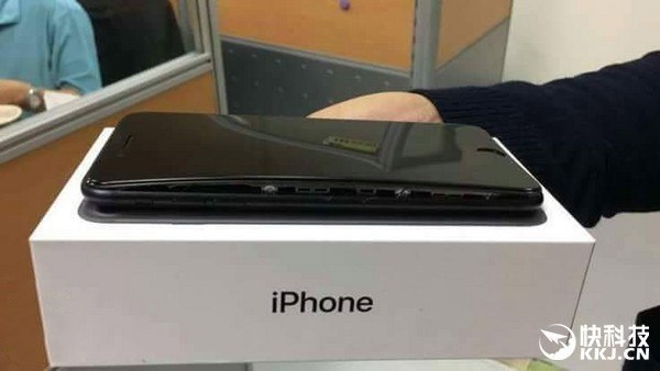 Samsung   Apple. iPhone 7  ,  iPhone 7 Plus  .  , ... - 2