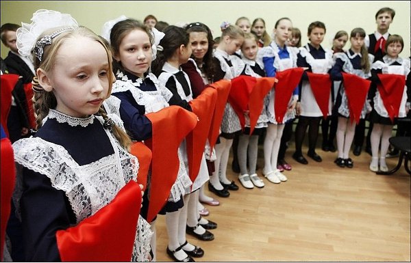 КАК ПОВЯЖЕШЬ ГАЛСТУК ... БЕРЕГИ ЕГО : Он ведь с красным знаменем цвета одного !!!!.....КТО - НИБУДЬ ...