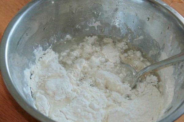 Плацинды с квашеной капустой.Ингредиенты:Мука — 2,5-3 стаканаВода — 1 стаканСоль — 1/2 ч. л.Сода — 1 ... - 2
