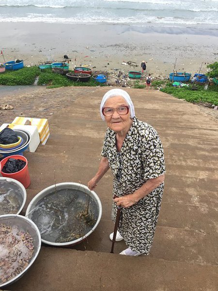 Знакомьтесь, это — баба Лена, 89-летняя пенсионерка из Красноярска, которая ежемесячно откладывает ... - 6