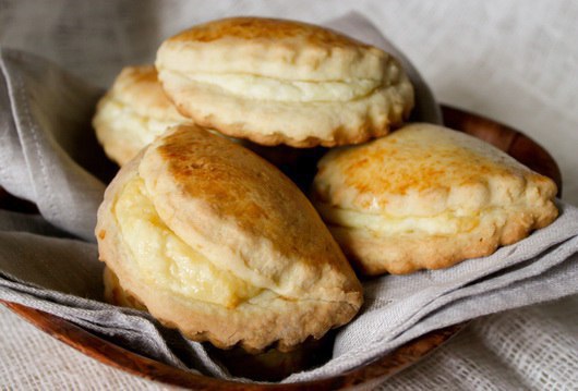 Сочники .Вот воскресным вечерком решила сделать что-нибудь вкусненькое и побаловать домашних. Выбор ...