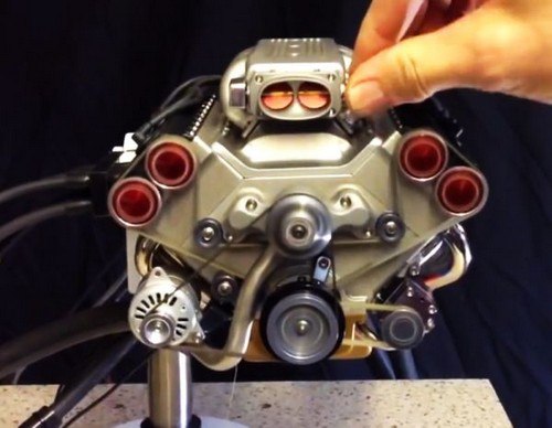 Самый маленький в мире бензиновый V8 двигатель с инжектором.