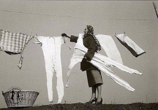Ну и погодка на улице сегодня... Снимала на балконе белье, сломала трусы.