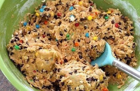 ОВСЯНОЕ ПЕЧЕНЬЕ С M&Ms. ИНГРЕДИЕНТЫ: 200 г овсяных хлопьев 100 г сливочного масла 200 г сахара 150 г ... - 3