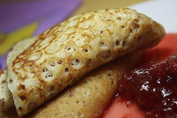 Вкусные блинчики на кефире. Нам понадобится: 1 яйцо, 4 ч ложки сахара, 1/2 ч ложки соли, 1 ч ложка ...