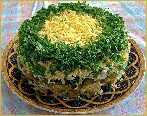 10 салатов с ГРИБАМИ.1. Салат из куриного филе, свежих огурцов и консервированных ... - 6