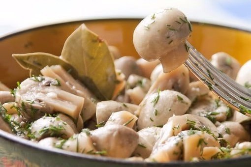 ВКУСНЕЙШИЕ ГРИБОЧКИ В ЛЁГКОМ МАРИНАДЕ.Обязательно попробуйте!Ингредиенты:500 гр - шампиньонов2-3 ...