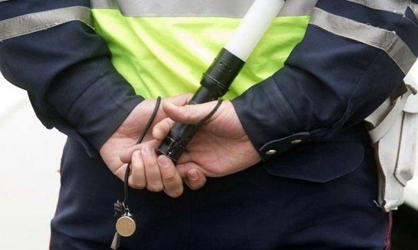 Ошибки водителей при общении с гаишниками.1. Не обращаете внимания на наличие у инспектора ...