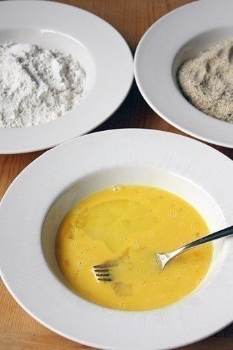 Классная закуска: сырные кубики.Ингредиенты:Моцарелла — 220 гМука — 1 стак.Яйцо — 2 шт.Панировочные ... - 3