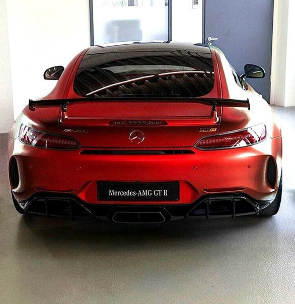 Mercedes-AMG GTR