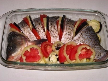 Сочнейшая рыбка в духовочке! Аромат великолепный! КАРП, ЗАПЕЧЕННЫЙ С ОВОЩАМИ Ингредиенты: - карп - ... - 3
