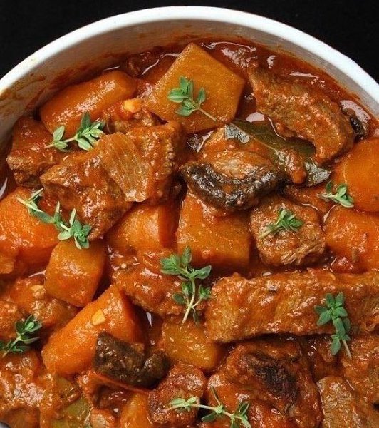 Нам принесли мясо, вкуснее которого я не ела в жизни. Оно было и жаренным и тушеным одновременно, ... - 2