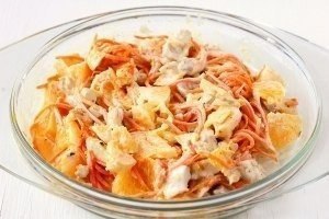 Салат «Рыжик».Куриное филе 200 гМорковь по-корейски 200 гАпельсин 1 шт.Майонез 50 гСоль 1 ...