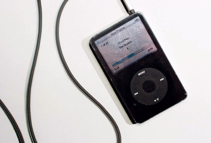 Apple     iPod.   iPod  15 . ...