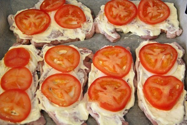 Свинина, запеченная с помидорами и сыром. Свинина, запеченная с помидорами и сыром, получается очень ... - 5