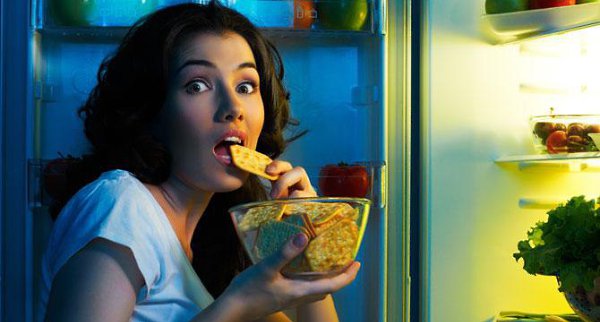 Почему не стоит есть на ночь эти продукты? 1. Творог Днём: помогает пищеварению; успокаивает ...