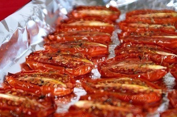 Безумно вкусные вяленые помидоры. Ингредиенты: -томаты мелкие мясистые 1400-1500 г -соль морская ... - 4