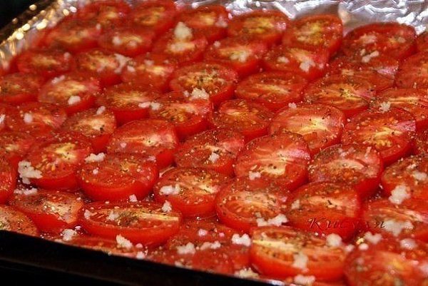 Безумно вкусные вяленые помидоры. Ингредиенты: -томаты мелкие мясистые 1400-1500 г -соль морская ... - 3