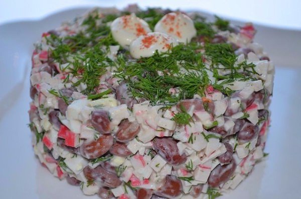 9 вкуснейших салатов на каждый день! 1. Салат с сухариками. 2. Салат с копченым сыром. 3. Хрустящий ... - 8