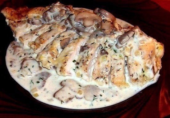 Куриные грудки в сметане.Ингредиенты:Картофель 7 штукКуриная грудка 3 штукиРепчатый лук 1 ...