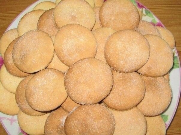 Творожные коржики.Ингредиенты:-250 г творога-1 стакан сахара-2 яйца-100 г масла слив. или ...