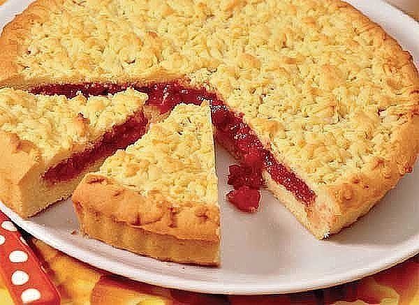 Кучерявый пирог с вареньем.Вам потребуется:Два куриных яйцаТри стакана муки200 грамм маргарина или ...