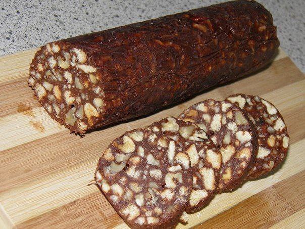ШОКОЛАДНАЯ КОЛБАСКА.ИНГРЕДИЕНТЫ: Печенье (любое) - 600 г Какао - 3 ст.л. Молоко - 150 мл Масло ...