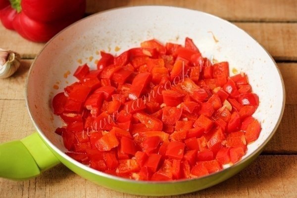САЛАТ «ШЕДЕВР» С КУРИЦЕЙ И СЛАДКИМ ПЕРЦЕМ.Готовлю этот салат на каждый праздник, и скажу без ... - 2
