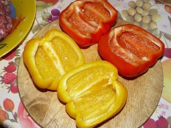 Перцы фаршированные.Ингредиенты:На 4 порции:2 крупных болгарских перчика,грамм 200-300 мясного ... - 2