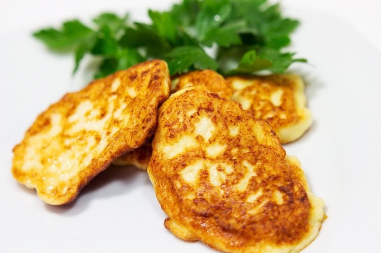 Куриные оладьи.Куриные оладьи получаются нежнее и пышнее котлет, за что многие их очень ...