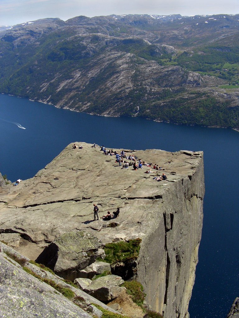    (Preikestolen).       .    ,  ... - 4