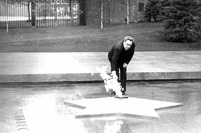 50 лет назад, 8 мая 1967 года, в Москве, у Кремлевской стены, был зажжен Вечный огонь на могиле ...