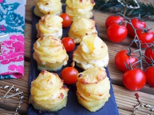 Картофель, запеченный с адыгейским сыром. Вам потребуется: картофель 5-6 шт. сыр адыгейский 150 г ... - 7