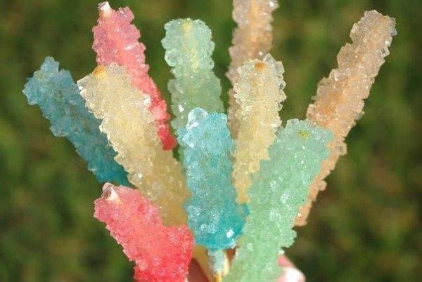 ВЫРАЩИВАЕМ СЛАДКИЕ КРИСТАЛЛЫ.У выращивания кристаллов есть две пользы! Первая - сладость для деток, ...