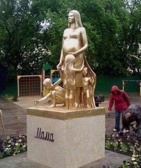 Самый шикарный памятник. Я восхищаюсь скульптором!
