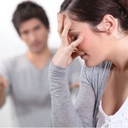 Тонула вера кораблем бумажным.Горячим воском тающей свечи,Его касались тела поцелуи.Шептали губы: ...