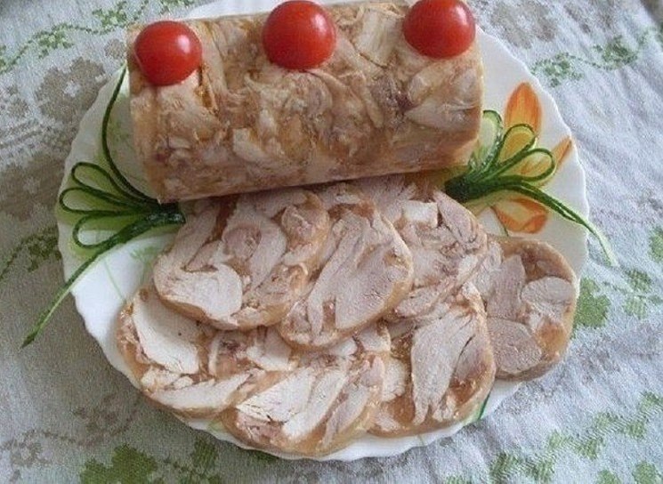 Куриный рулет в бутылке.Ингредиенты: -Курица — 1 Штука -Грецкие орехи — 100 Грамм -Желатин — 30 ...