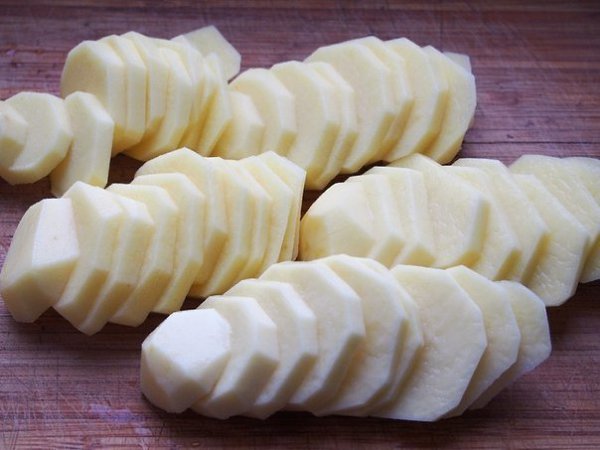 Картофель, запеченный с адыгейским сыром. Вам потребуется: картофель 5-6 шт. сыр адыгейский 150 г ... - 3