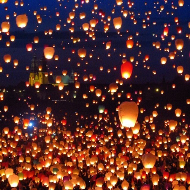 Жизнь дарит нам больше подарков, мы просто редко замечаем их. Умейте видеть в обычном - прекрасное.