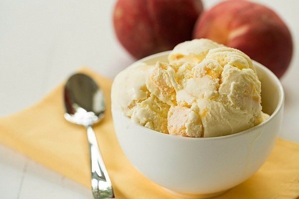 5 РЕЦЕПТОВ НЕВЕРОЯТНО ВКУСНЫХ ТВОРОЖНЫХ ДЕСЕРТОВ. 1.Мороженое из творога с персиком - нежное ...