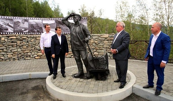 На перевале Чике-таман открыли памятник строителям Чуйского тракта