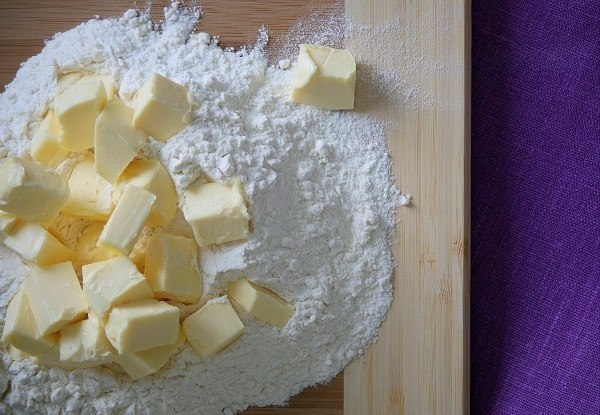 ПИРОГ СО СМОРОДИНОЙ.В оригинале этот пирог печётся с красной смородиной, но красную мороженую я не ... - 2